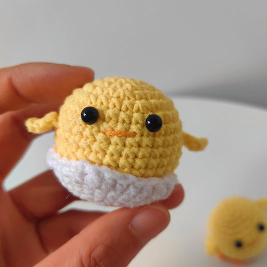yellow-eggshell-chick-crochet-kit-style2.