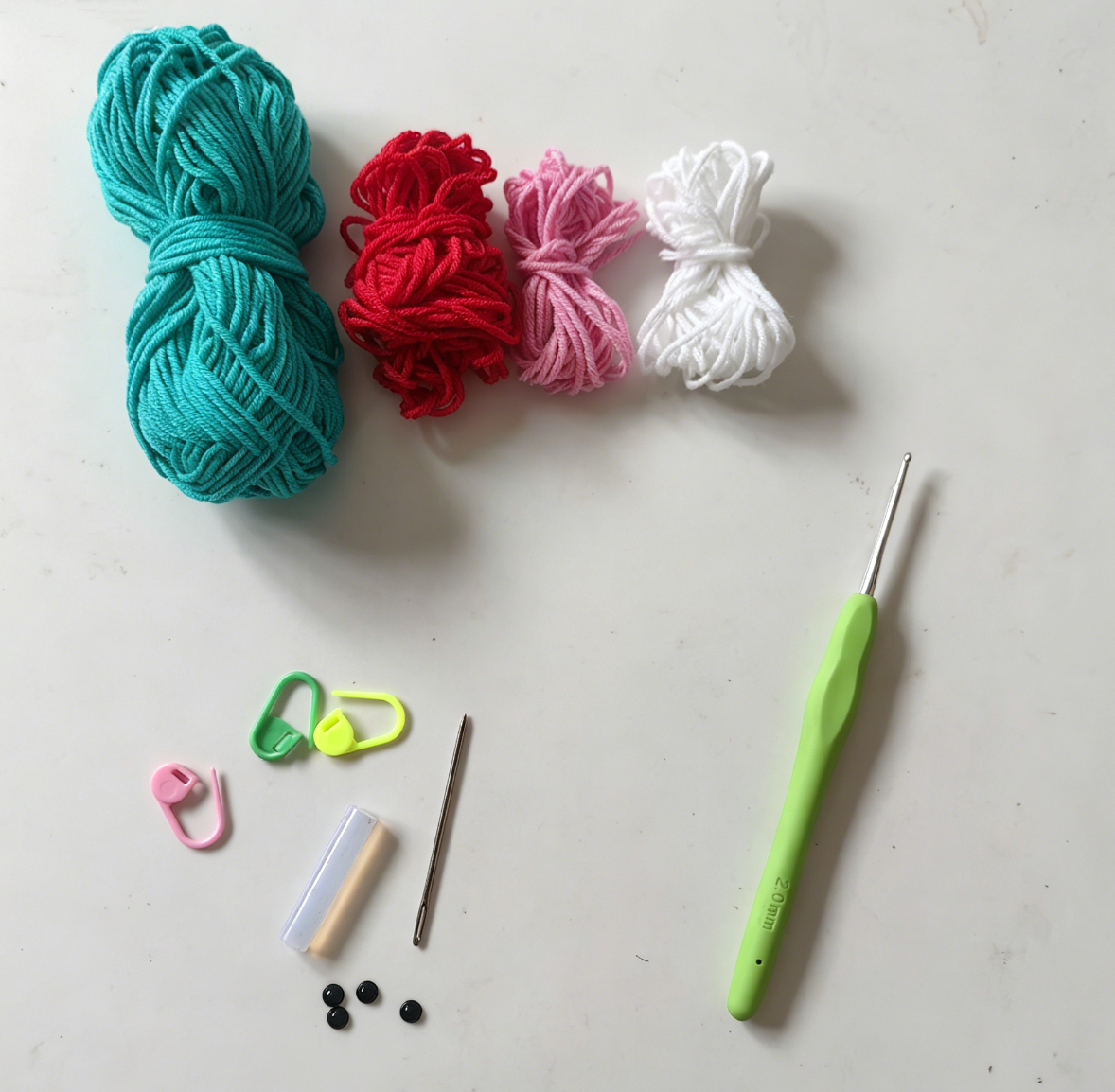 Crochet Lizard Coaster Kit with yarn, crochet hook, accessories and complete DIY materials